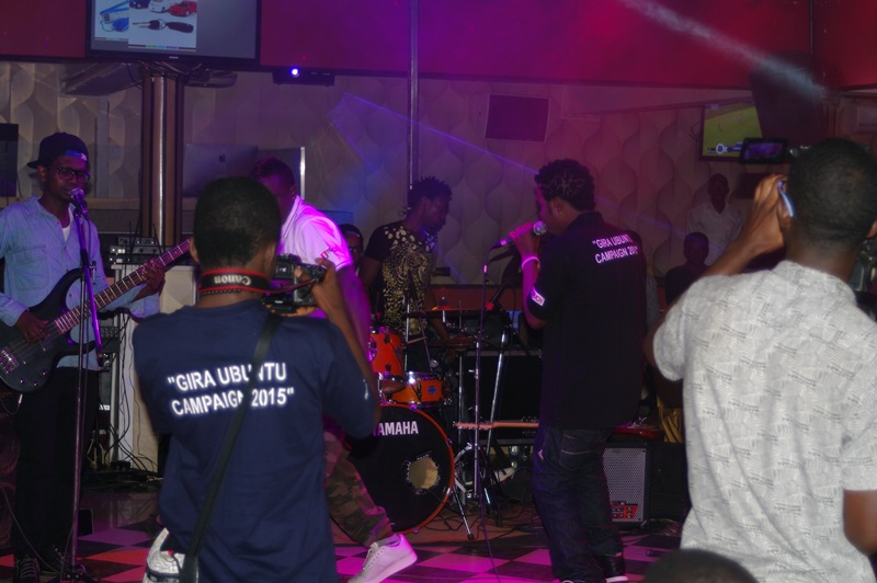 Mu gitaramoo Jay Polly aherutse gukorera muri Kaizen akusanya inkunga y'abarokotse Jenoside