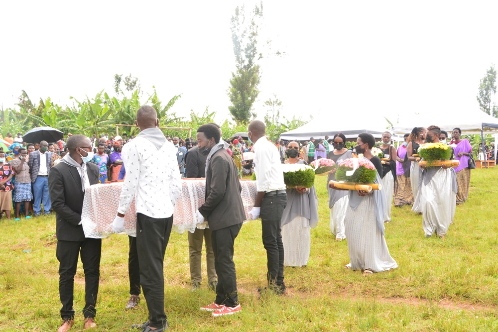 Imibiri itandatu y'abazize Jenoside yakorewe Abatutsi yashyinguwe mu cyubahiro