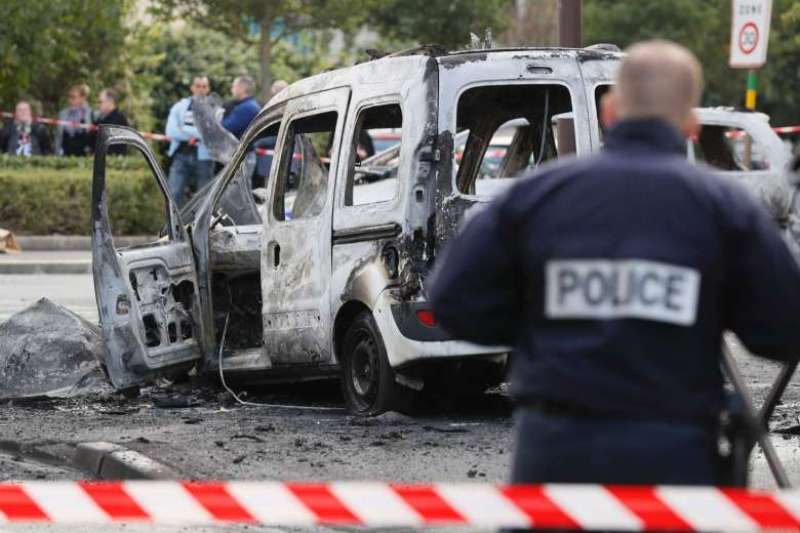 Imodoka ebyiri za Polisi zahiye zirakongoka