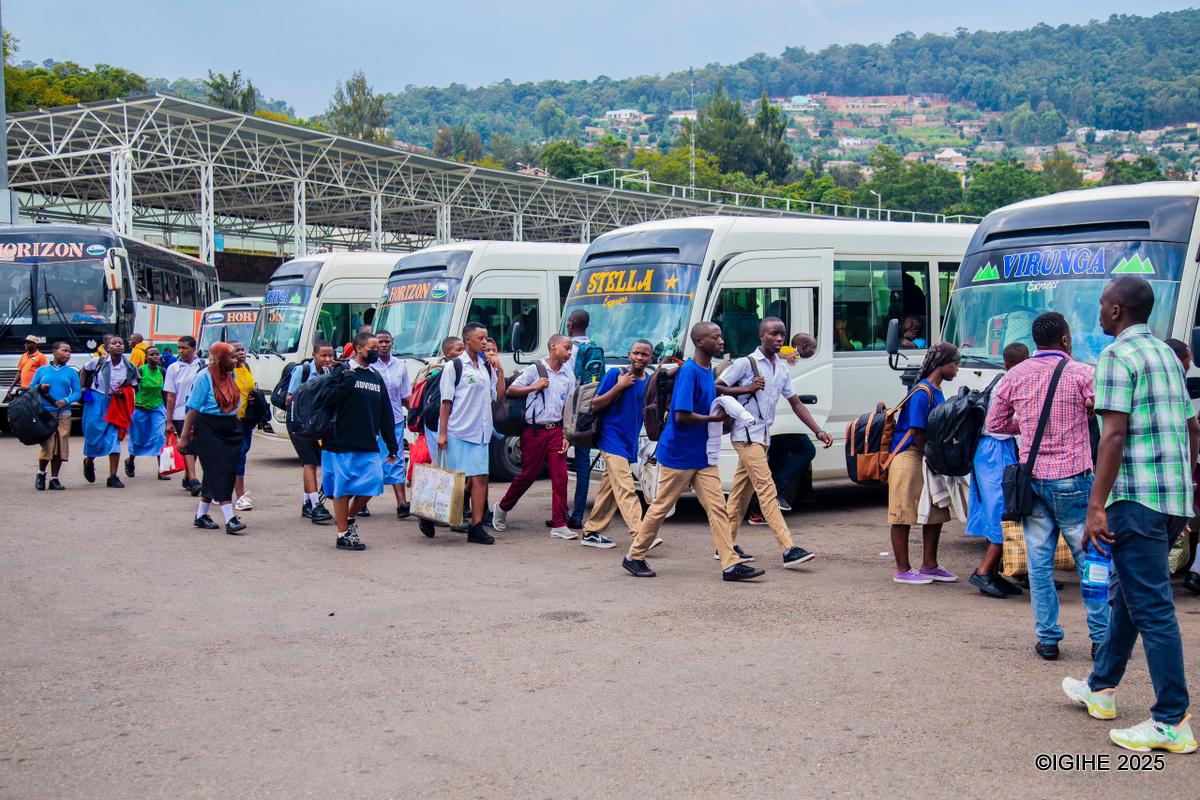 Kujya kwiga mu ishuri bacumbikamo ni ubundi bumenyi umuntu asanga yari akeneye cyane mu mibanire n'abandi