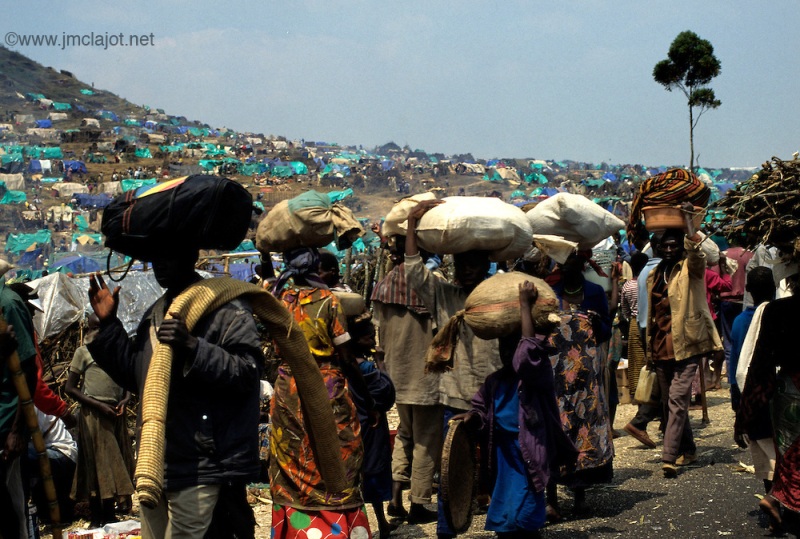 Benshi mu bayoboke ba FDLR bavuye mu Rwanda mu kivunge cy’impunzi nyuma yo gukora amabi mu gihugu