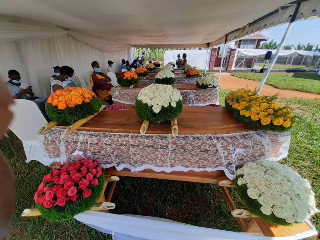 Imwe mu mibiri yakuwe mu cyuzi yashyinguwe mu cyubahiro