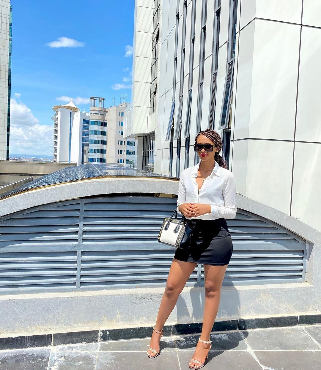 Imyambarire ya Ange Bae ivugisha abatari bake ku mbuga nkoranyambaga