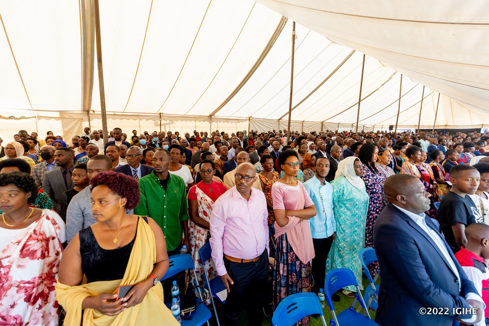 Inshuti n'imiryango bari bitabiriye iki gikorwa