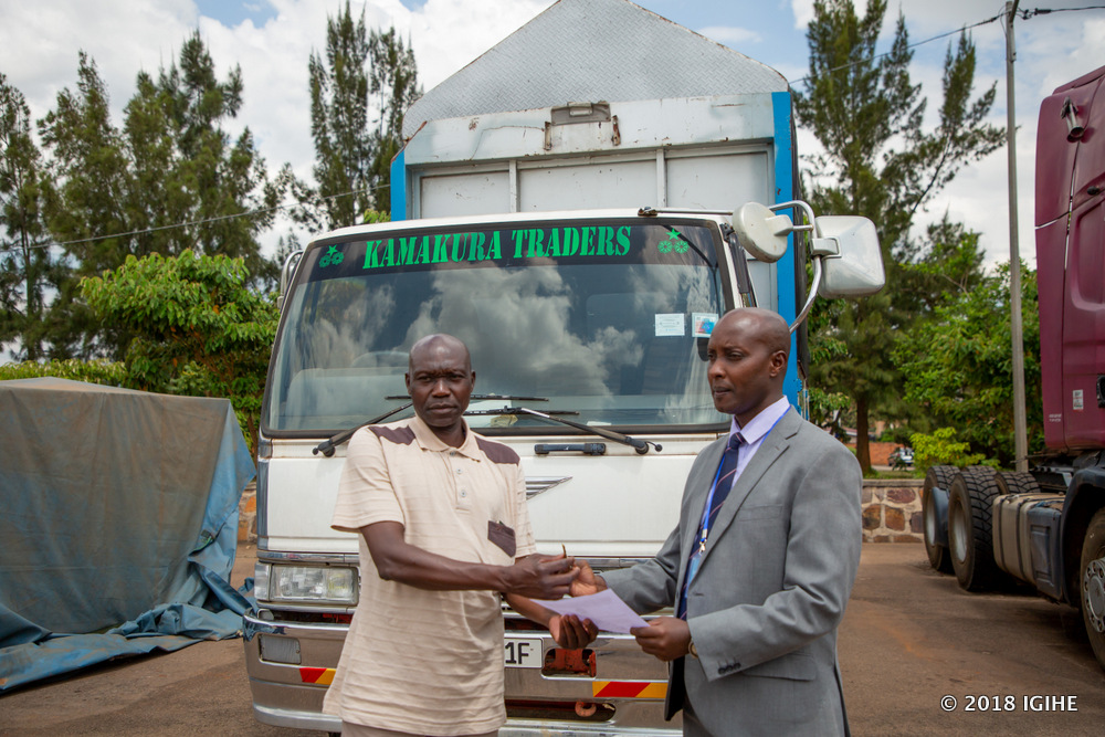Interpol ishami ry’u Rwanda yashyikirije iya Uganda imodoka yibwe