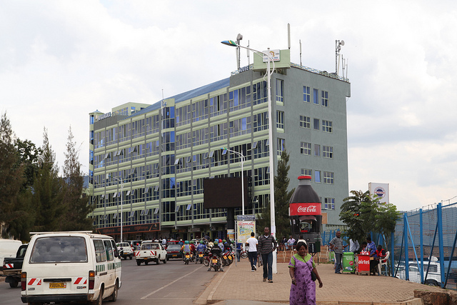 Iyi ni inyubako izwi nko kwa Rubangura iherereye rwagati mu mujyi wa Kigali i Nyarugenge iruhande rw'ahahaze Gare yo mu mujyi i Rugenge
