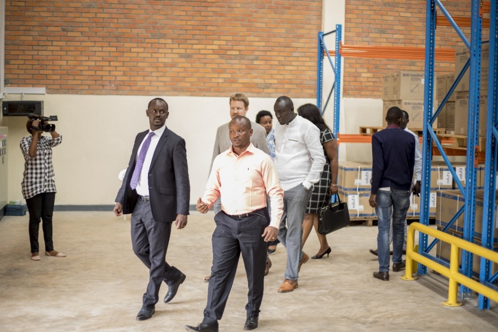 Inyubako yagenewe kubikwamo inkingo izagabanya amafaranga Leta yatangaga yishyura aho kuzibika