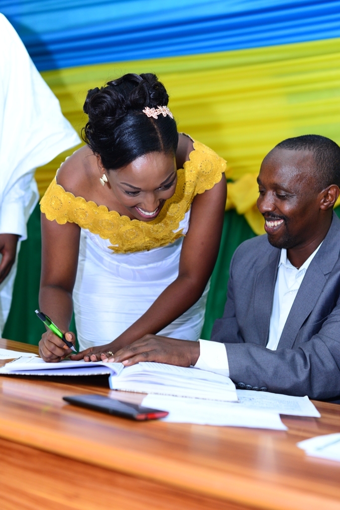 Irakoze Sonia asinyira kubana na Senga Patrick