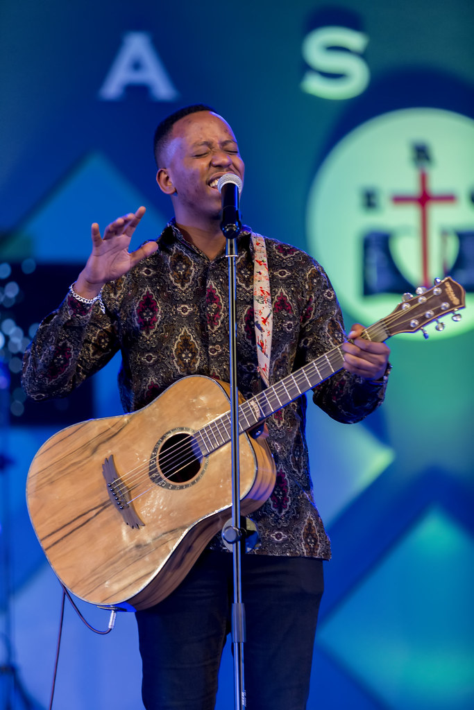 Azafatanya na Irimbere Christian basanzwe baririmbana muri Shekinah Worship Team y'i Masoro