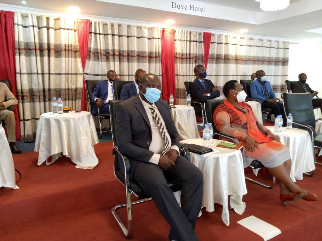 Pasiteri Ndayizeye Isaïe wagizwe umuyobozi wa ADEPR hamwe n'Umukuru wa RGB, Dr Usta Kaitesi mu ihererekanyabubasha