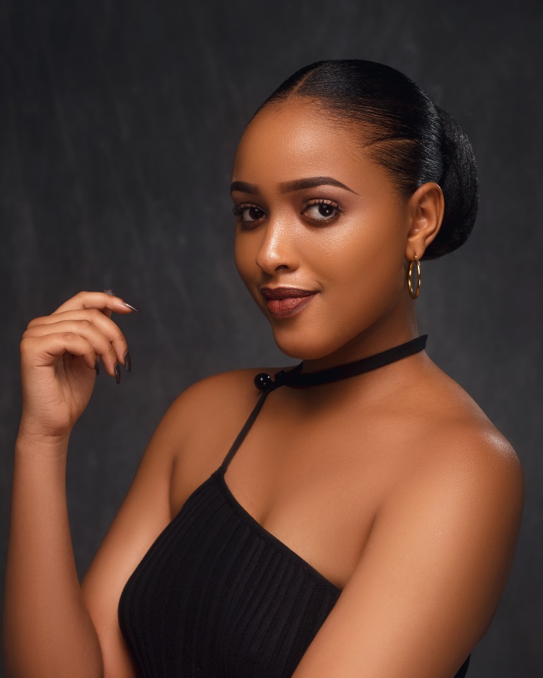 Ishimwe Sonia avuga ko naramuka yegukanye ikamba rya Miss Rwanda, azafasha mu kugabanya ingorane ababyeyi bagira mu rugendo rwo kubyara