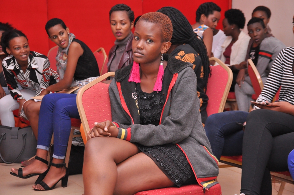 Uyu mukobwa avuga ko iyo yegukana ikamba bitari kumubuza gukora ibyo ashaka
