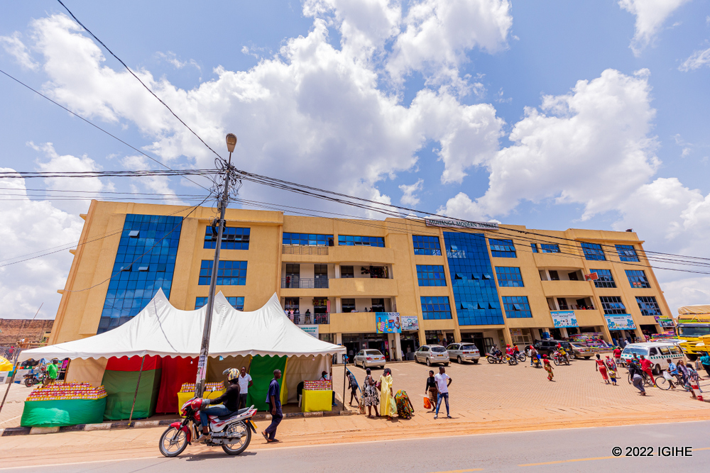 Amagoforofa akomeje kuzamurwa muri uyu mujyi wa Muhanga