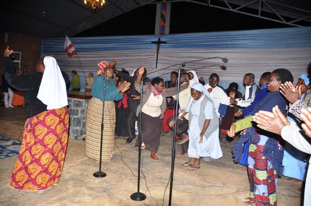 Itsinda rya ba mukerarugendo baje i Kibeho baturutse muri Uganda