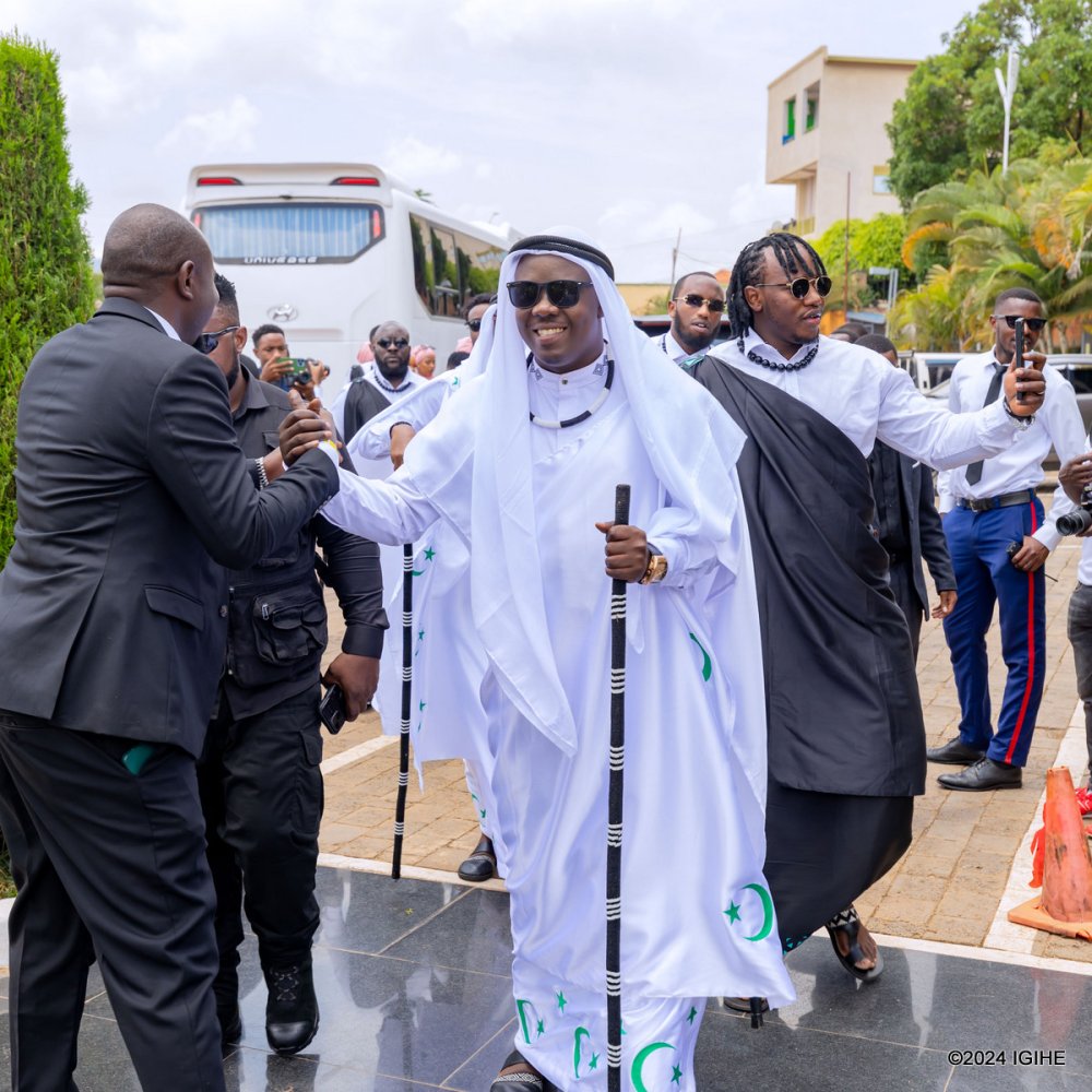 Iyi kanzu ibarirwa muri 500,000 Frw