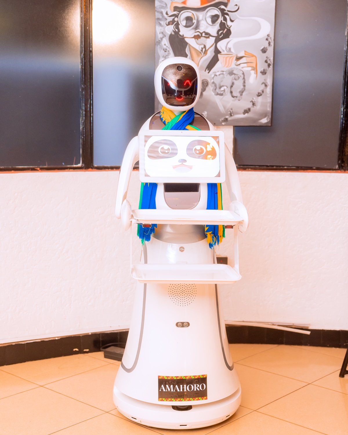 One Love Café yifashisha robot mu koroshya serivisi
