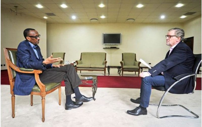 Perezida Kagame ubwo yaganiraga na François Soudan wa Jeune Afrique muri Mata 2017