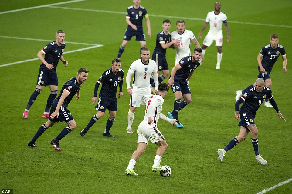 Jack Grealish wasimbuye, yagerageje gufasha u Bwongereza ariko agorwa n'ubwugarizi bwa Ecosse