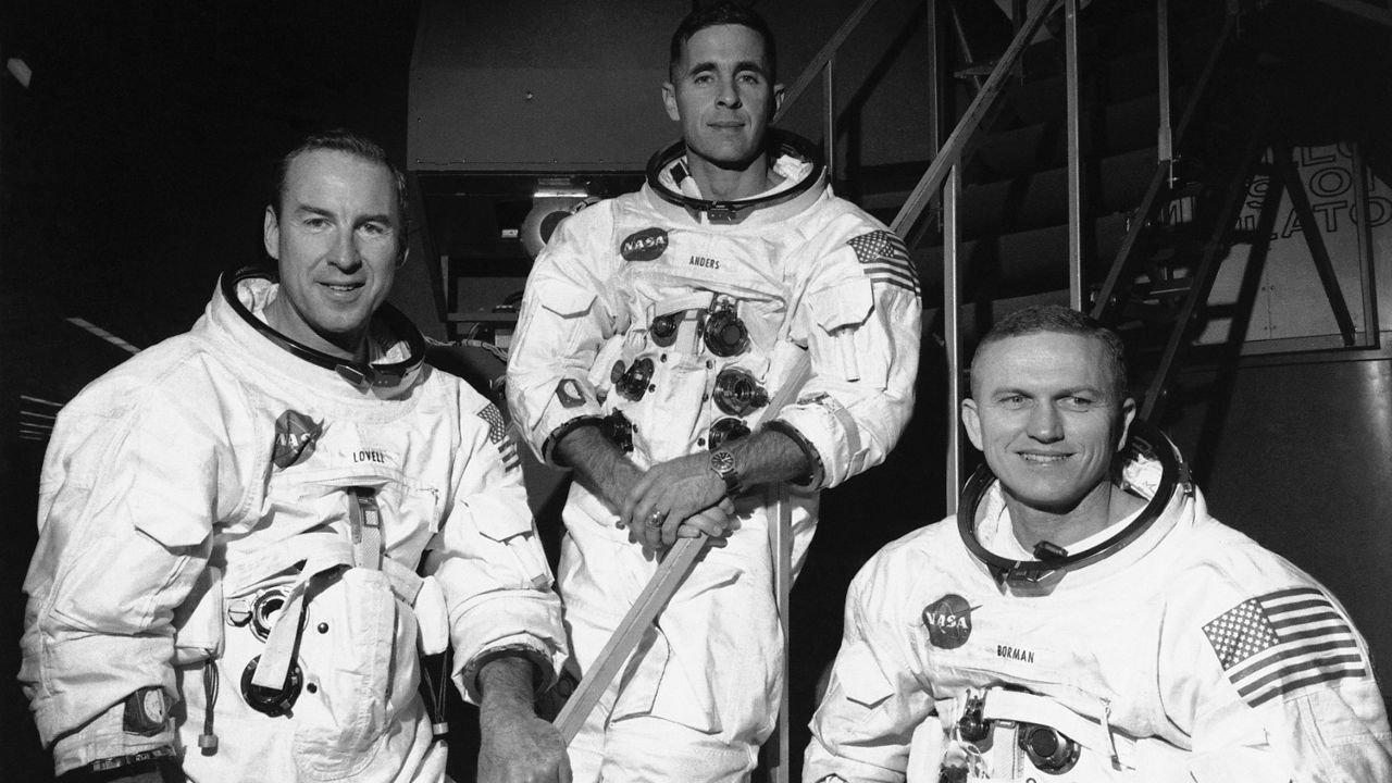 Lovell yamamaye cyane mu butumwa bwa Apollo 8 mu 1968