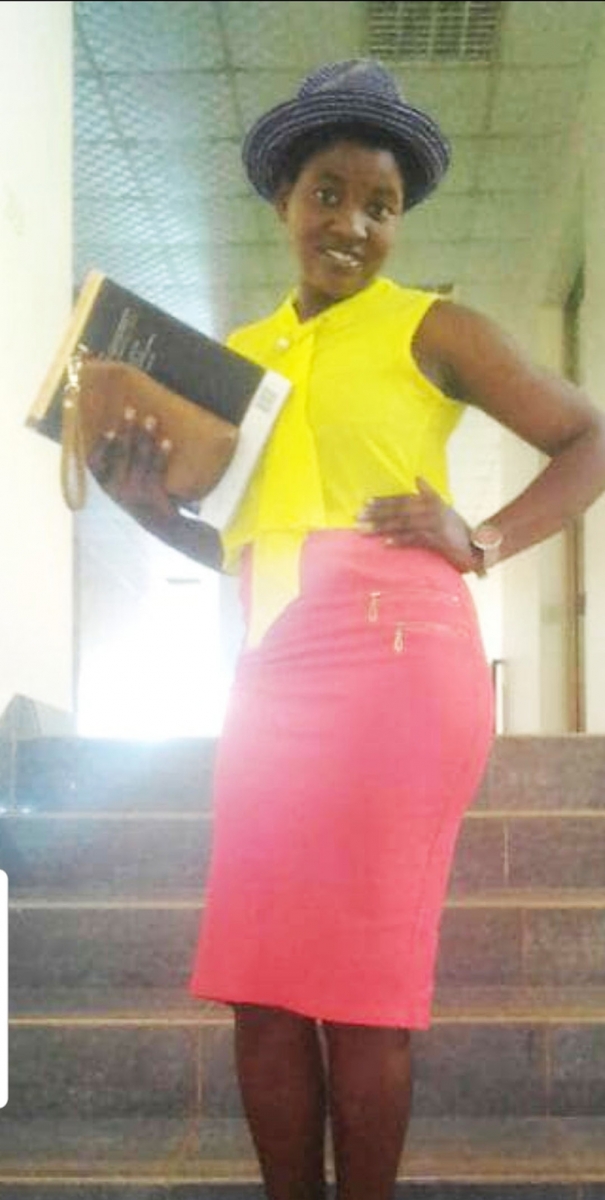 Niyobuhungiro Jeanine w’imyaka 23 yishwe tariki ya 15 Ukuboza 2018. Yishwe arashwe mu rutugu ahita apfa. Icyo gihe yari mu rugendo agiye mu bukwe i Rusizi