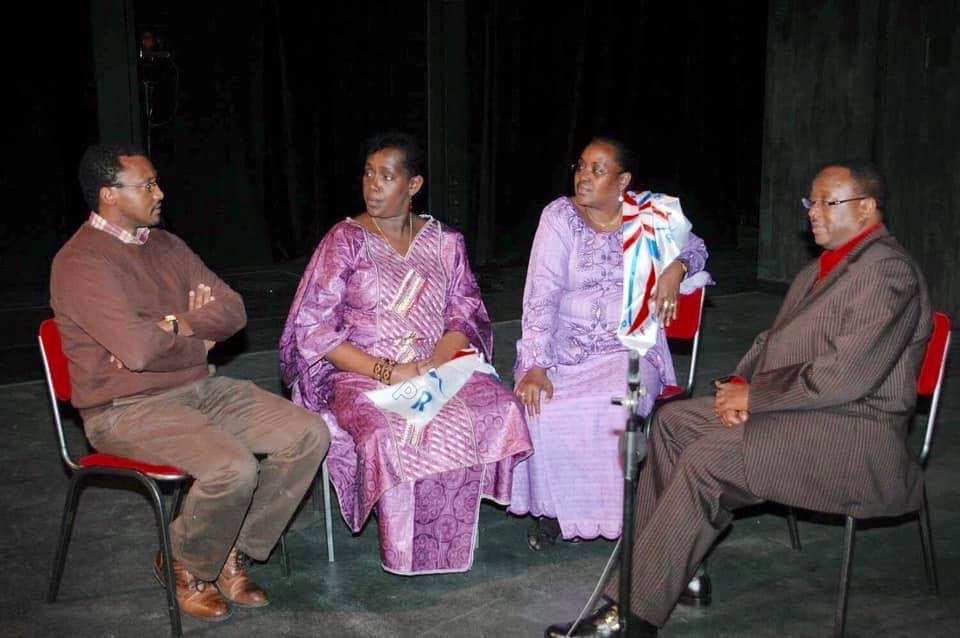 Iyi filime mbarankuru igaruka ku mateka ya Muyango n'Imitari mu buhanzi, uko igitekerezo cyo kwihuriza hamwe cyaje n'urugendo rw'ubuzima babayemo nyuma yo gushinga Itorero