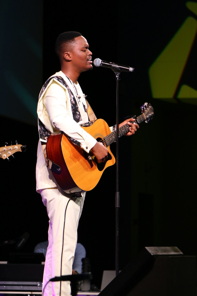 Josh Ishimwe yageze aho aracuranga