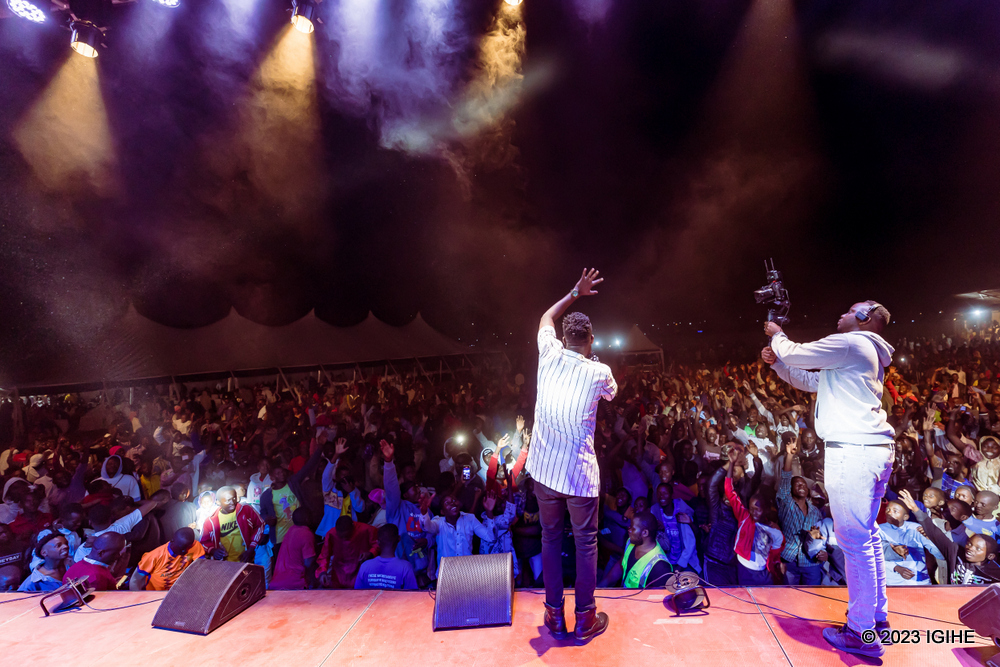 Jules Sentore yishimiwe bikomeye bamusabaga kugaruka ku rubyiniro