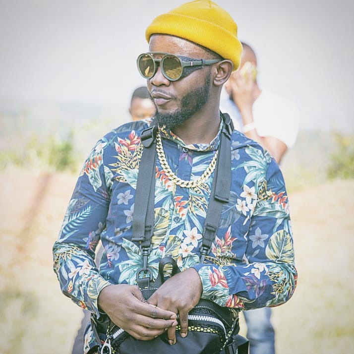 Julien Bmjizzo watangiye aconga ruhago asigaye ari mu bagezweho mu gutunganya amashusho y'indirimbo