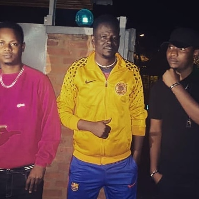 Mu 2018 ubwo bagiranaga ibibazo na Chris abagize Just Family bahisemo gusaba Croidja gutaha bakongera gukorana