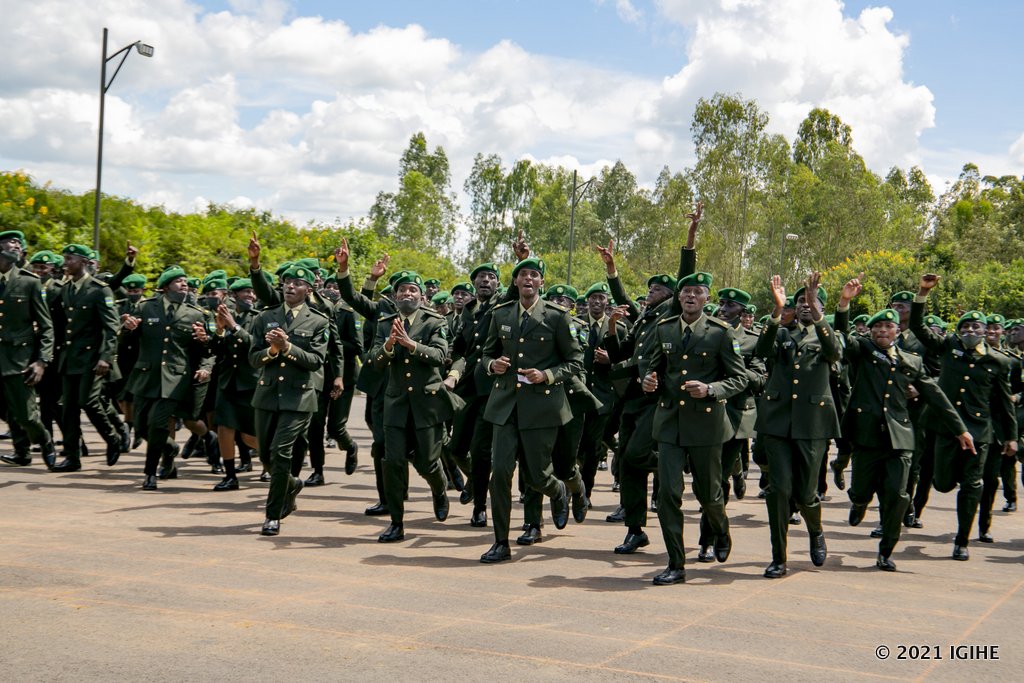 Byari ibyishimo by'ikirenga ubwo aba basirikare basozaga amasomo mu Ishuri Rikuru rya Gisirikare riri i Gako mu Bugesera