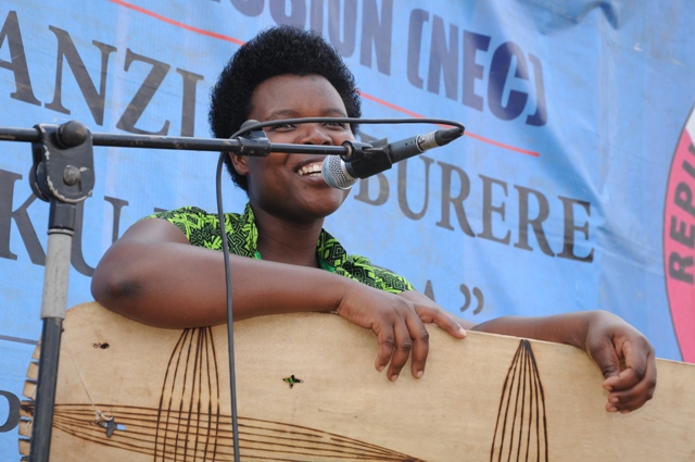 Inanga ya Sofiya Nzayisenga ishimisha benshi