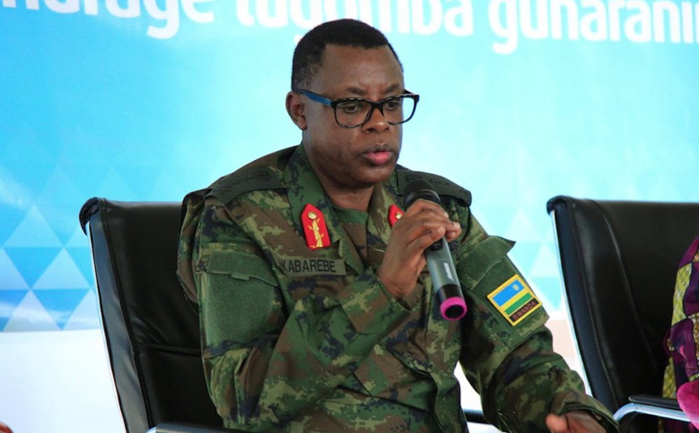 Gen Kabarebe yabwiye urubyiruko ko indangagaciro zigomba gukurikizwa kuko ari zo zatumye RPA itisnda urugamba