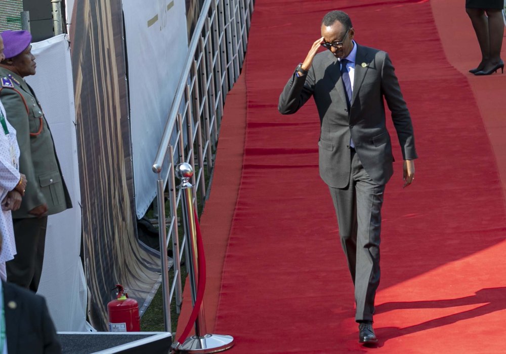 Perezida Kagame yarose u Rwanda rushya rw'ubumwe n'iterambere kuri bose anafata iya mbere mu guharanira ko bigerwaho nk'uko bishimangirwa na Kinzer mu gitabo cye