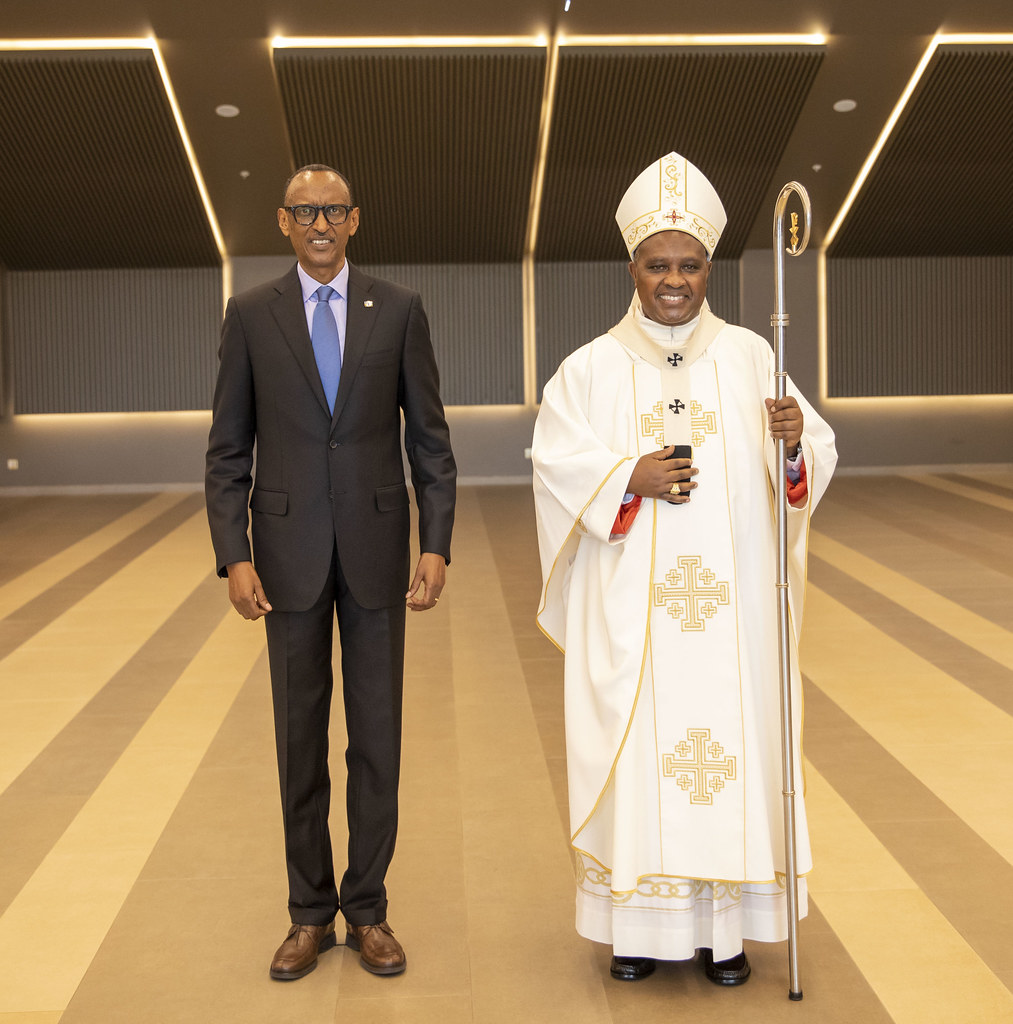 Perezida Paul Kagame ku wa 6 Ukuboza 2020 ubwo yitabiraga igitambo cya Misa cyo gushimira Imana yasomwe na Antoine Cardinal Kambanda