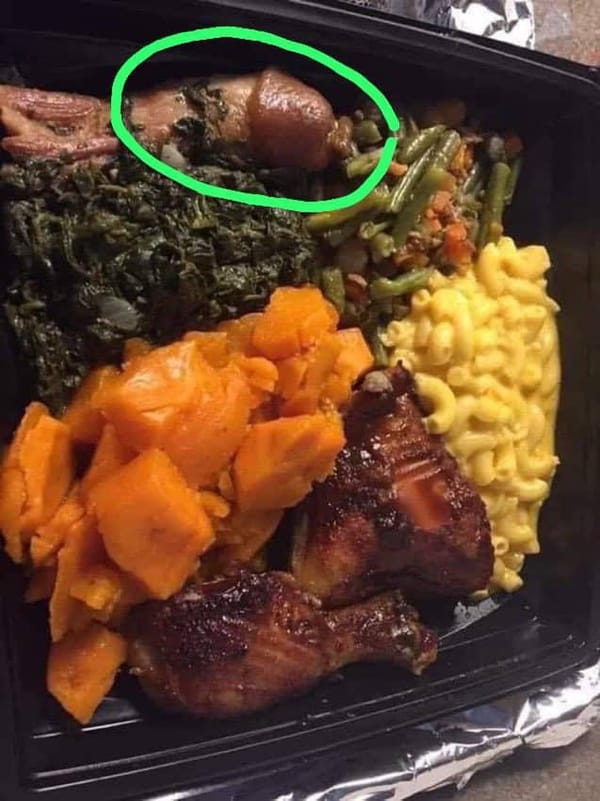 Umugabo yatunguwe ubwo yasangaga mu biryo yagaburiwe harimo igisa n'igitsina cy'umugabo
