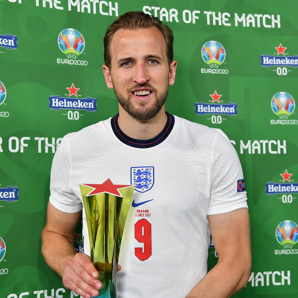 Harry Kane niwe wabaye umukinnyi witwaye neza ku mukino u Bwongereza bwasezereyemo Ukraine