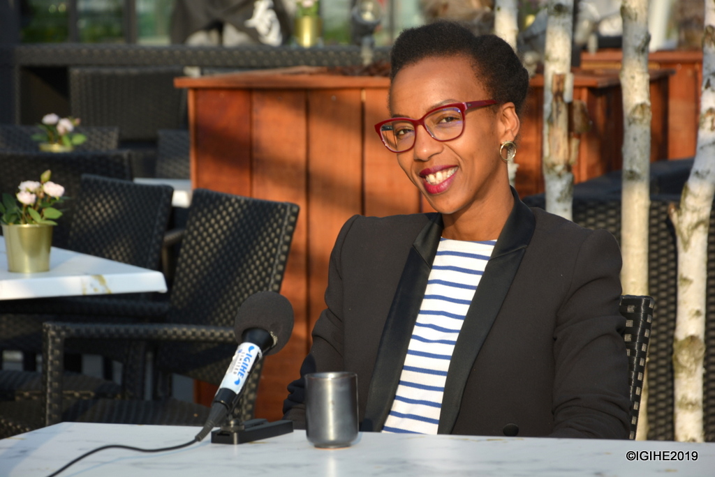 Joëlle Kapompole amaze imyaka 20 yinjiye muri politiki y’u Burayi. Yamamaye cyane mu Bubiligi ubwo yabaga senateri wa mbere ukomoka muri Afurika wicaye mu Nteko Ishinga Amategeko