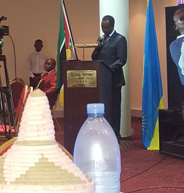 Ambasaderi Vincent Karega yahamagariye Abanyarwanda bakiri mu buhungiro gutaha