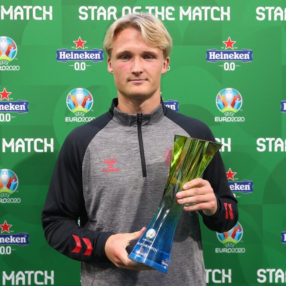 Kasper Dolberg ni we wabaye umukinnyi w'umukino ubwo Denmark yanyagiraga Pays de Galles ibitego 4-0