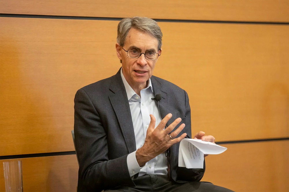 Kenneth Roth yanenze imigendekere y'amatora yo mu Rwanda