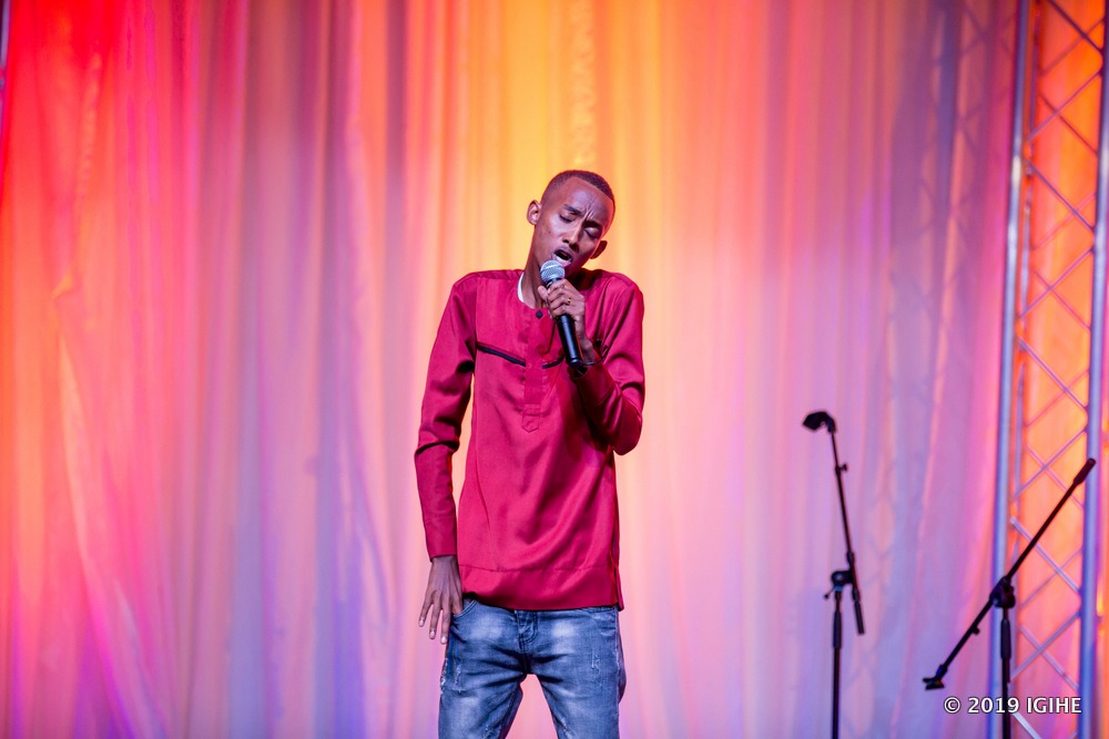 Clapton Kibonke yasabye Abanyarwanda kubaha gahunda zo kuguma mu rugo kugira ngo iki cyorezo gicike vuba