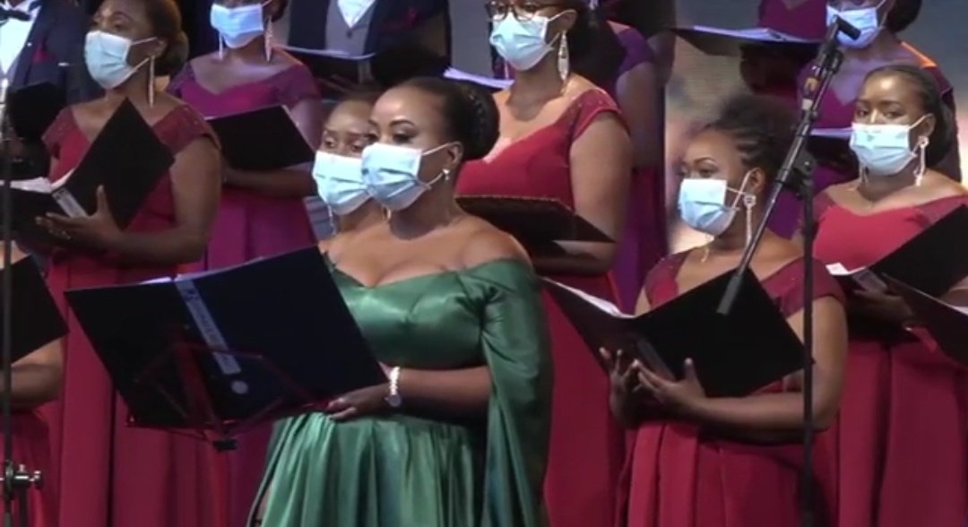 Nubwo byabasabaga kuririmba bapfutse umunwa, ntibyababujije kunyura abakurikiye igitaramo cyabo