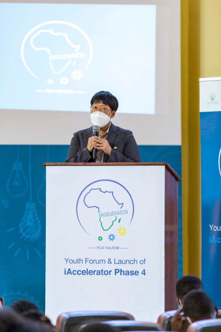 Umuyobozi wungirije wa KOICA Rwanda, Kim Jiwoong Aaron, yashimye gahunda ya iAccelerator yagize uruhare mu kubaka ubushobozi bw'urubyiruko no guhindura ubuzima bwa benshi