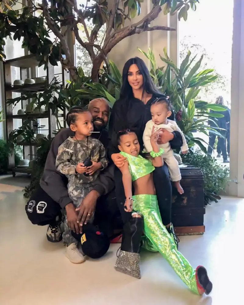 Kim Kardashian na Kanye West bafitanye abana bane