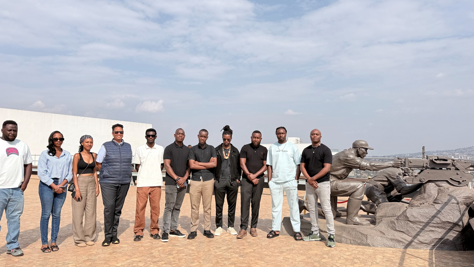 King James yasabye abakunzi be n'Abanyarwanda muri rusange kujya basura ingoro z'amateka y'u Rwanda kugira ngo barusheho kuyihugura