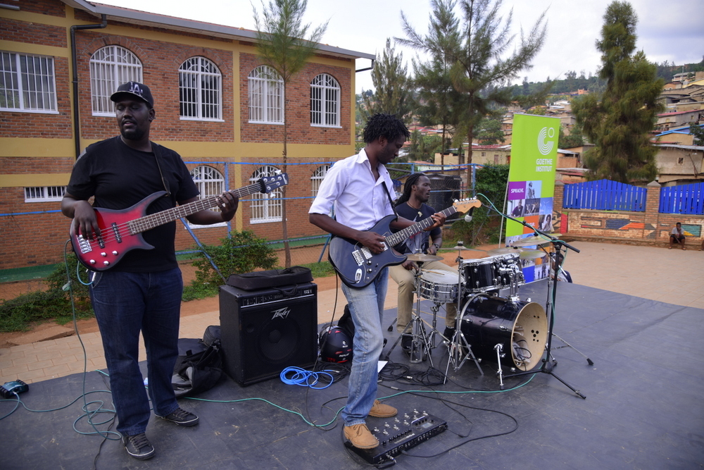 Kinga Blues Band ni yo yacurangiye abahanzi bakizamuka ubwo barushanwaga