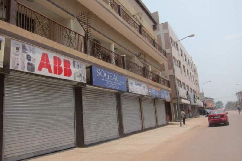 Amaduka menshi yari afunze, urujya n'uruza mu muhanda narwo rwari ruke cyane