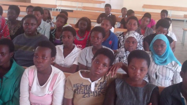 Bamwe mu bakobwa bacikirije amashuri i Kinyinya