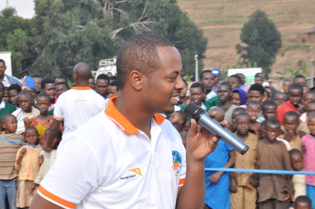 Kizito Mihigo yaganiriye n'abanyeshuri ku kwemera kwabo