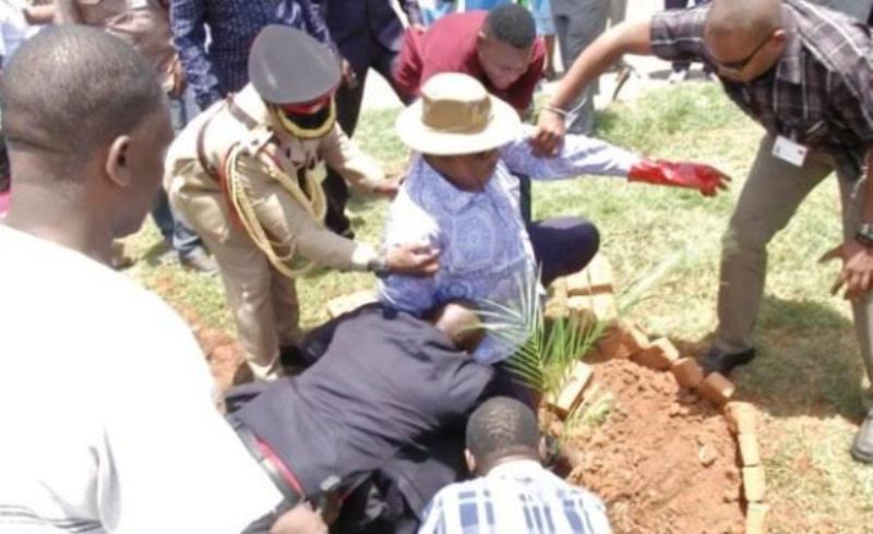Perezida wa Malawi Peter Mutharika yitura hasi